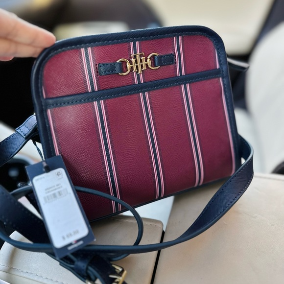 Tommy crossbody bag. Brand new with tag. - Picture 1 of 6